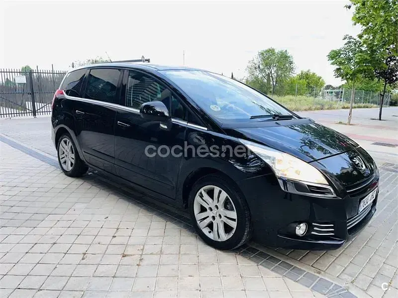 Używany Peugeot 5008 Sport 150 KM (110 kW) 2010 Czarny Minivan