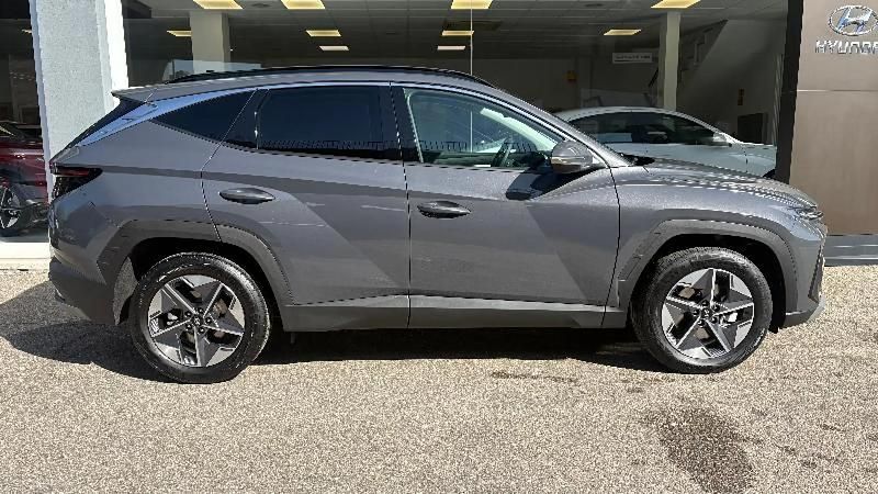 Usado Hyundai Tucson 215 CV (158 kW) 2025 Gris/plata SUV