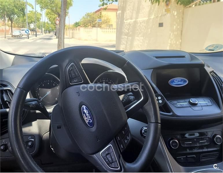 Usado Ford Kuga Trend 120 CV (88 kW) 2019 Negro SUV