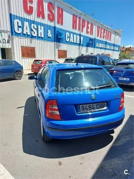 Usado Skoda Fabia 75 CV (55 kW) 2004 Azul Berlina