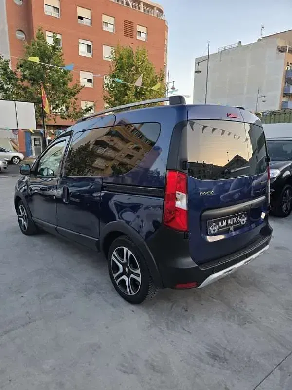 Usado Dacia Dokker Essentiel 90 CV (66 kW) 2018 Azul Monovolumen