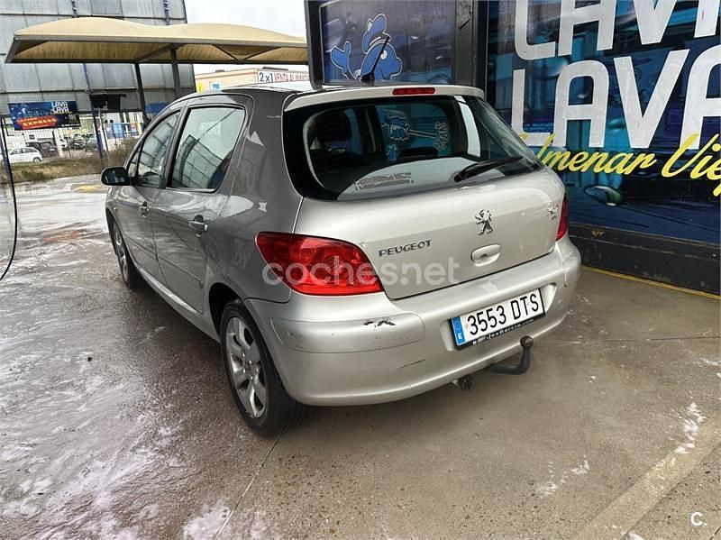 Usado Peugeot 307 110 CV (80 kW) 2005 Gris / plata Berlina