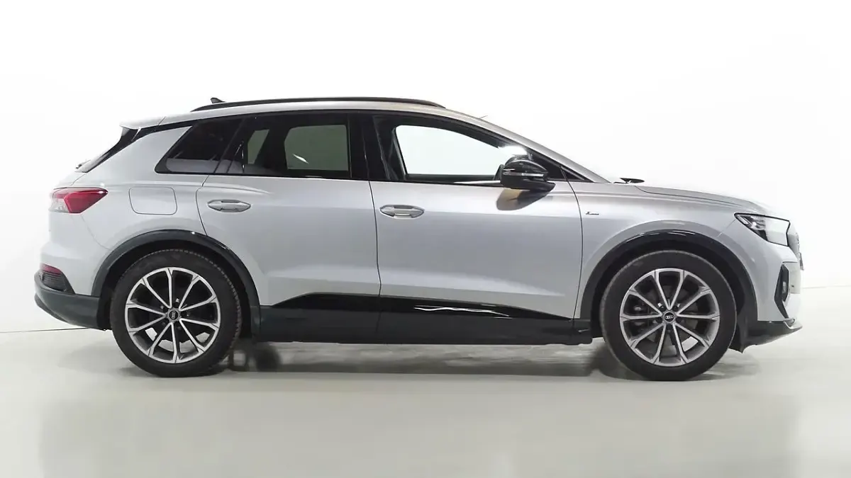 Usado Audi Q4 e-tron 125 kW (170 CV) 2021 Gris SUV