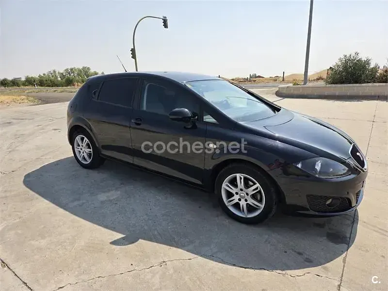 Usado Seat Leon Copa 105 CV (77 kW) 2010 Negro Utilitario