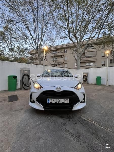 Usado Toyota Yaris 125 CV (91 kW) 2021 Blanco Utilitario
