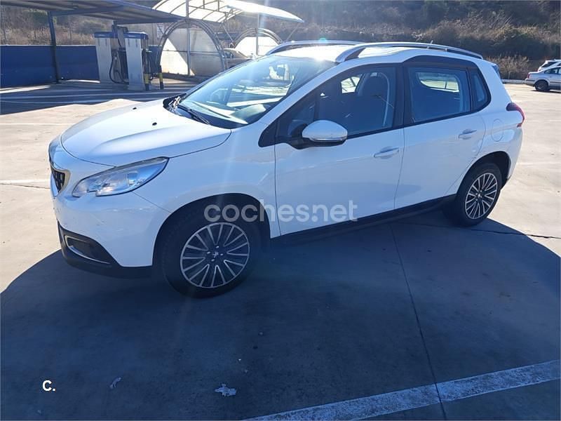 Usado Peugeot 2008 Allure 100 CV (73 kW) 2017 Blanco SUV