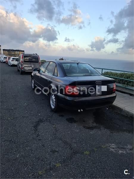 Usado Audi A4 90 CV (66 kW) 2000 Negro Berlina