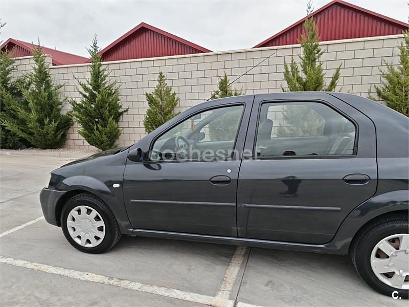 Usado Dacia Logan Ambiance 70 CV (51 kW) 2008 Marrón Berlina