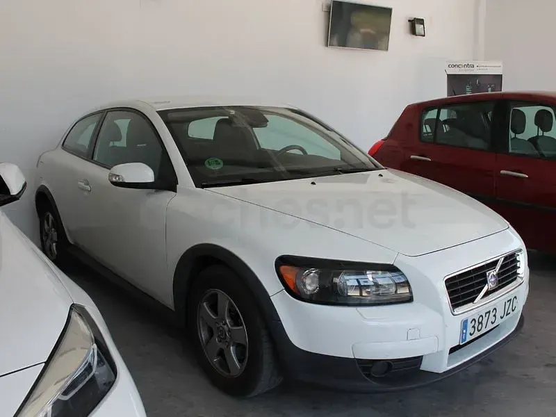 Usado Volvo C30 Momentum 100 CV (73 kW) 2008 Blanco Utilitario