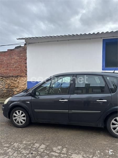 Usado Renault Scénic II Dynamique 105 CV (77 kW) 2007 Gris / plata Monovolumen