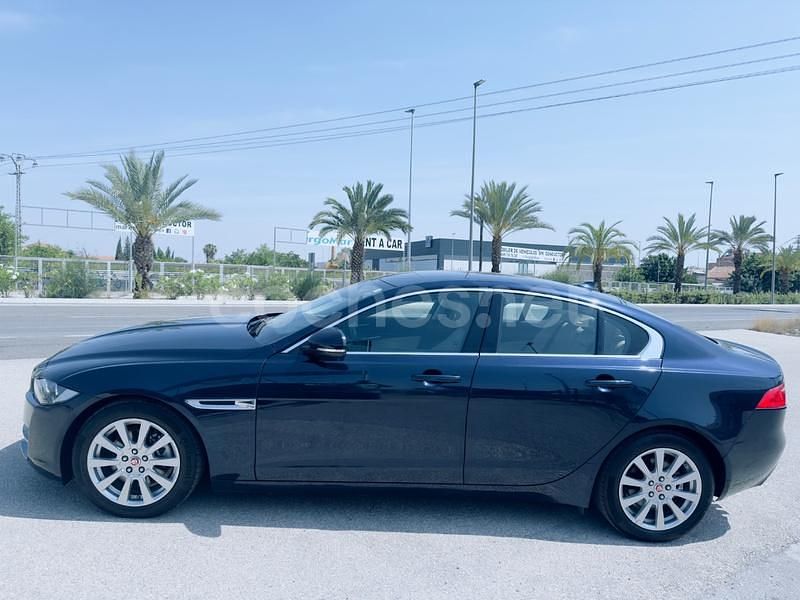 Usado Jaguar XE Prestige 180 CV (132 kW) 2016 Azul Berlina