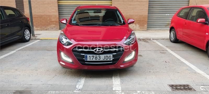 Rojo Usado 2015 Hyundai i30 Berlina | 8500 € (Un poco caro) - Imagen 1/4