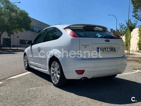 Usado Ford Focus S 136 CV (100 kW) 2007 Blanco Berlina