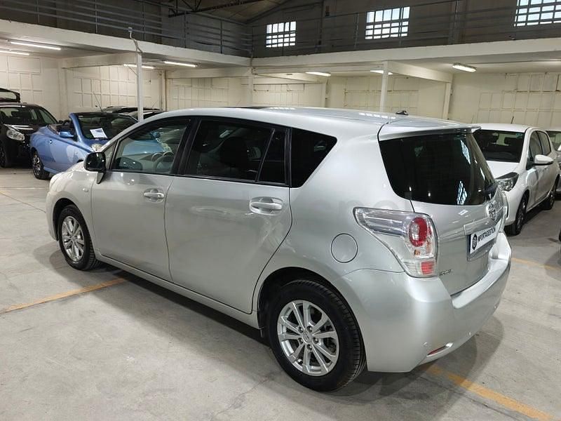 Usado Toyota Verso Live 132 CV (97 kW) 2011 Gris / plata Monovolumen