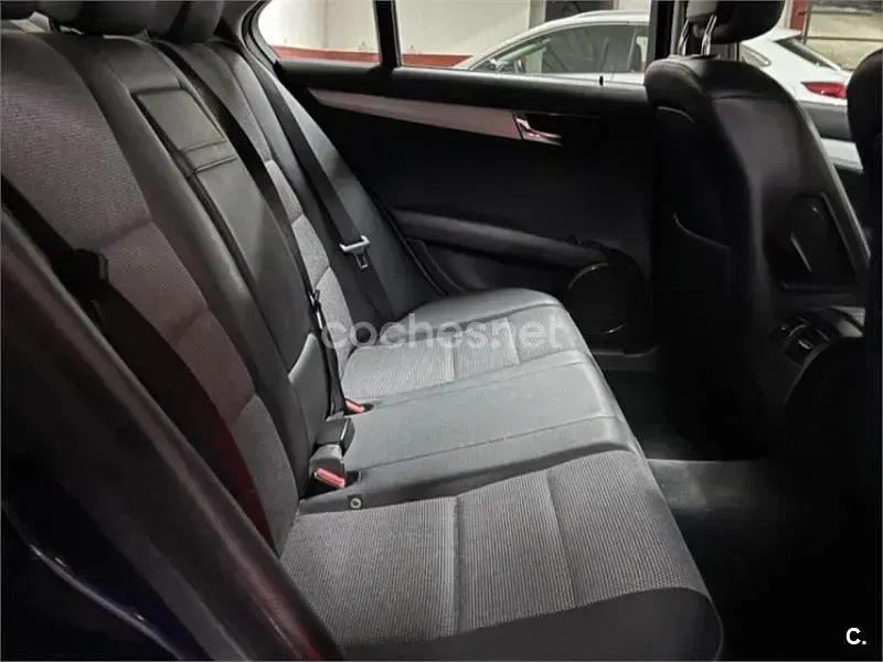 Usado Mercedes C180 Avantgarde 143 CV (105 kW) 2007 Negro Berlina
