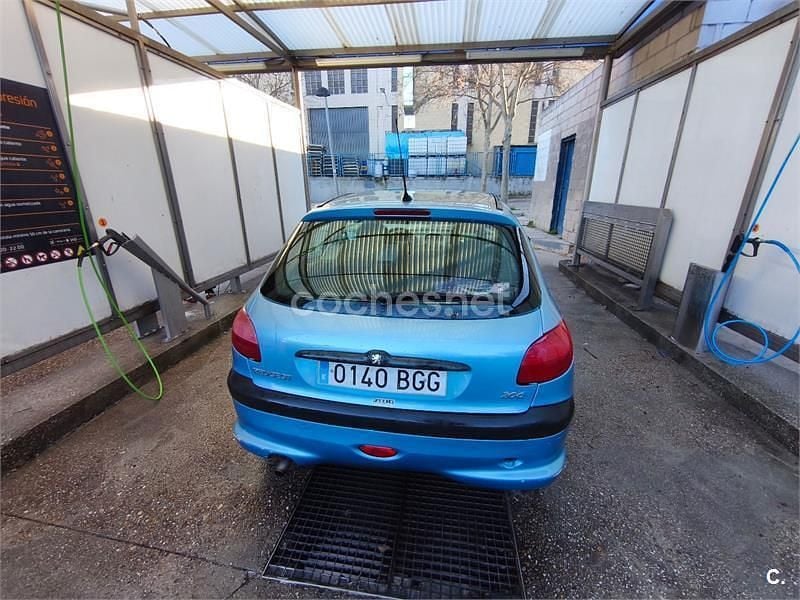 Usado Peugeot 206 75 CV (55 kW) 2002 Azul Berlina