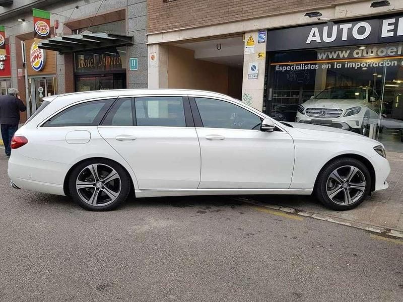 Usado Mercedes E220 Avantgarde 194 CV (142 kW) 2017 Blanco Familiar
