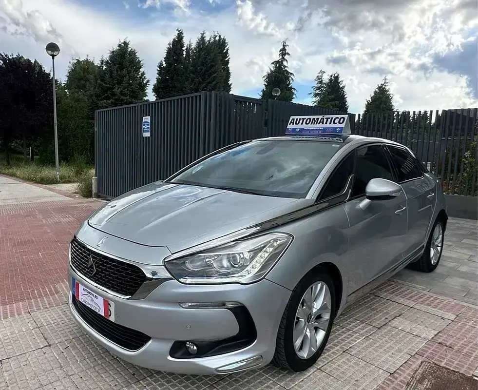 Usado DS Automobiles DS5 Style 120 CV (88 kW) 2016 Gris Utilitario