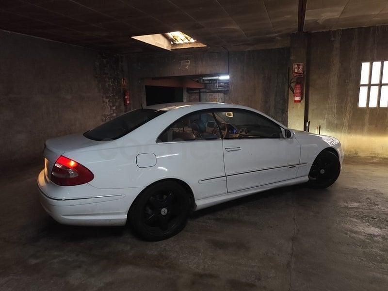Usado Mercedes CLK240 Avantgarde 170 CV (125 kW) 2003 Blanco Coupe