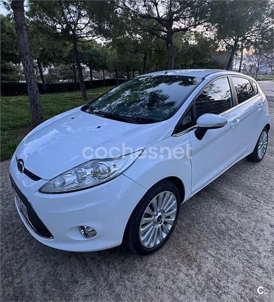 Usado Ford Fiesta Titanium 90 CV (66 kW) 2009 Blanco Utilitario