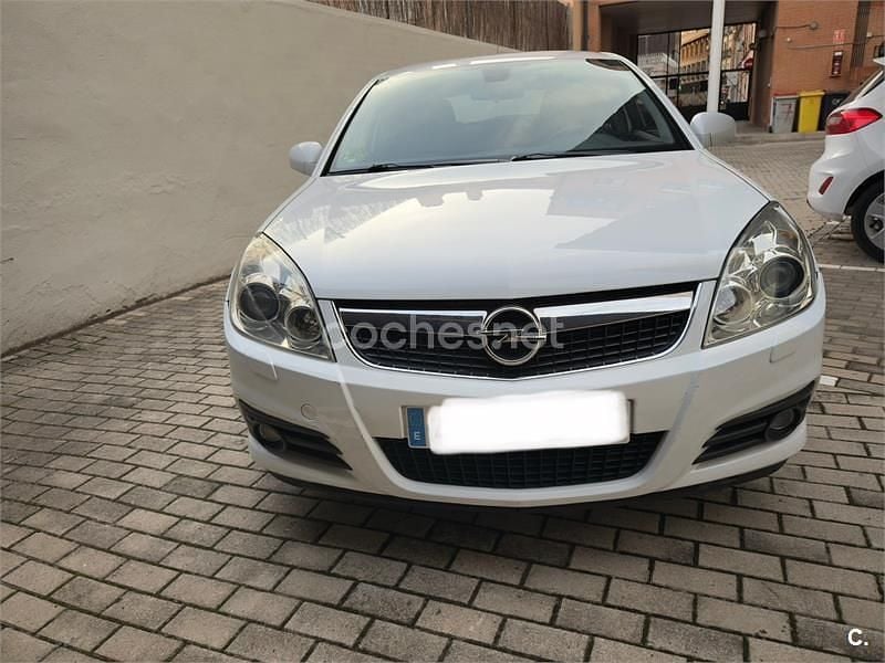 Blanco Usado 2005 Opel Vectra Design Edition Familiar | 4300 € (Precio justo) - Imagen 1/4