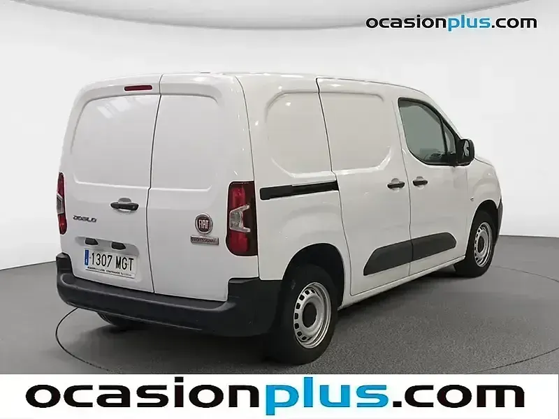 Usado Fiat Doblò 102 CV (75 kW) 2023 Blanco Monovolumen