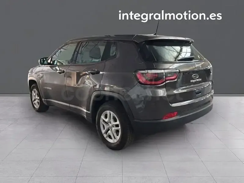 Usado Jeep Compass Longitude 140 CV (102 kW) 2018 Gris / plata SUV