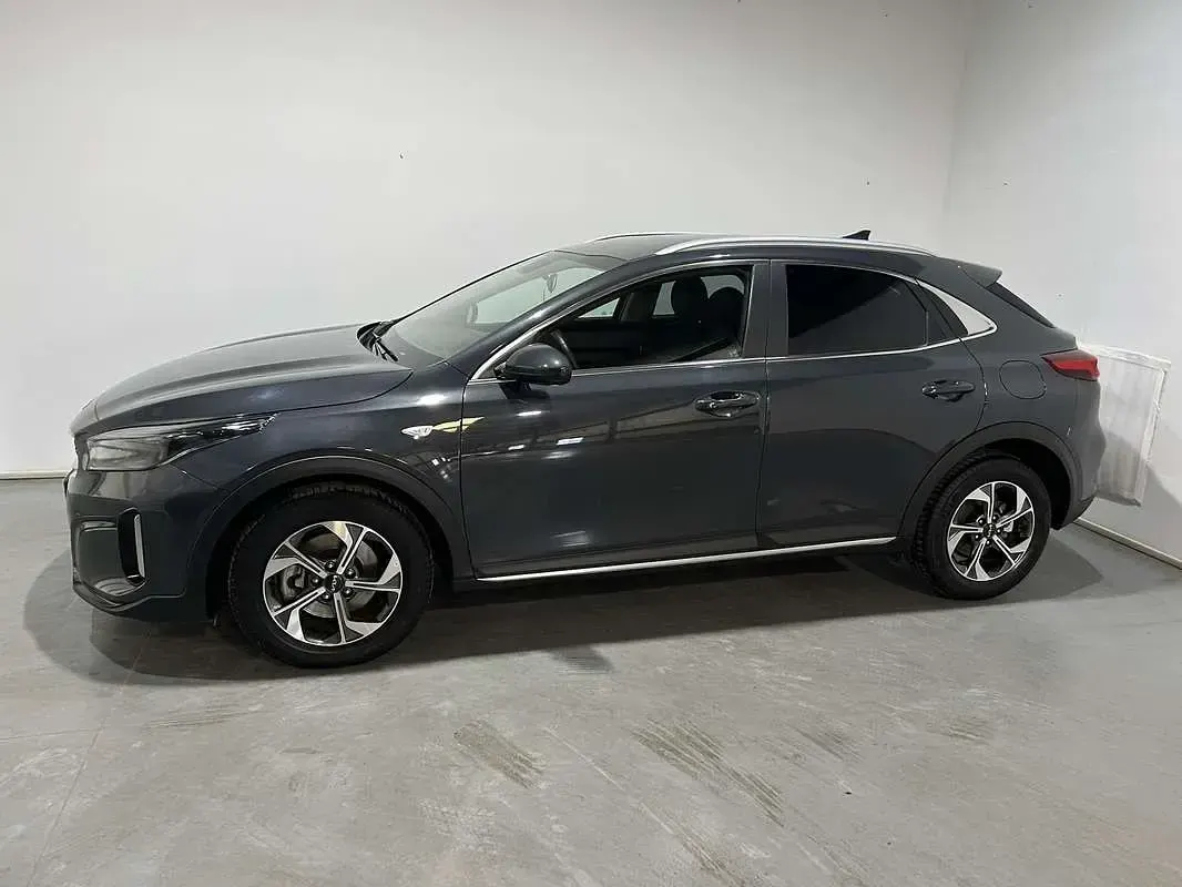 Usado Kia XCeed 120 CV (88 kW) 2023 Gris SUV