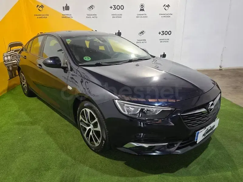 Usado Opel Insignia Selective 136 CV (100 kW) 2018 Azul Berlina