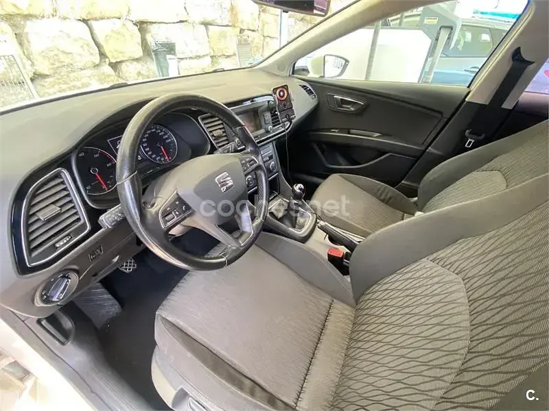 Usado Seat Leon ST Style 105 CV (77 kW) 2015 Blanco Familiar
