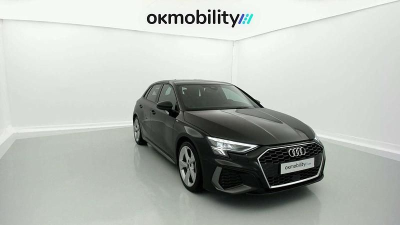 Käytetty Audi A3 Sportback S-Line 150 HP (110 kW) 2024 Musta Viistoperä