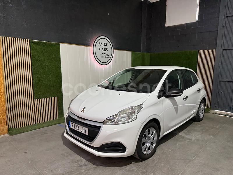Blanco Usado 2015 Peugeot 208 Access Utilitario | 4999 € (Buen precio) - Imagen 1/4
