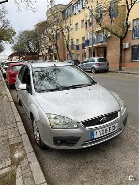 Usado Ford Focus Trend 115 CV (84 kW) 2007 Gris / plata Berlina