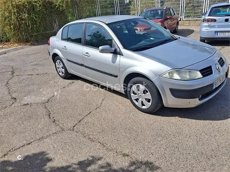Usado Renault Mégane II Authentique 100 CV (73 kW) 2005 Gris / plata Berlina