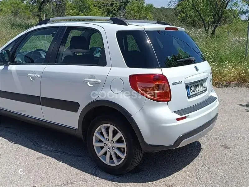 Usado Suzuki SX4 GLX 135 CV (99 kW) 2012 Blanco SUV