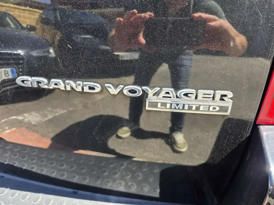 Usado Chrysler Voyager Limited 163 CV (119 kW) 2012 Negro Monovolumen