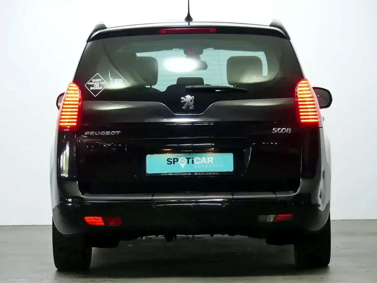 Usado Peugeot 5008 112 CV (82 kW) 2010 Negro Monovolumen