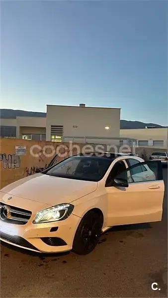 Usado Mercedes A180 Urban 109 CV (80 kW) 2014 Blanco Utilitario