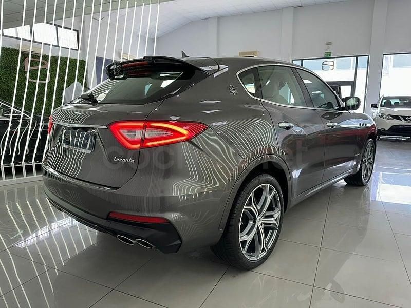 Usado Maserati Levante 350 CV (257 kW) 2020 Gris / plata SUV