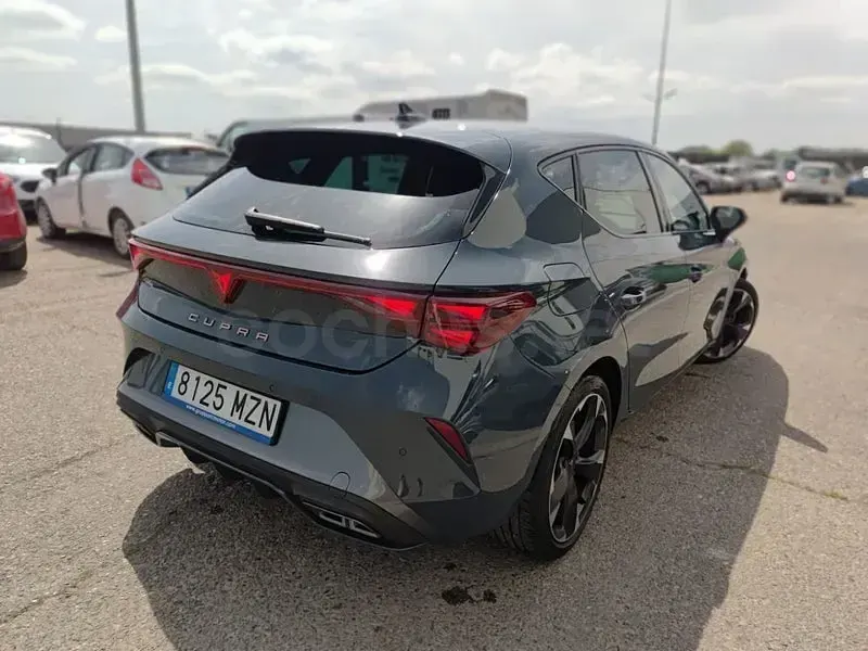 Usado Cupra Leon 150 CV (110 kW) 2025 Gris / plata Berlina
