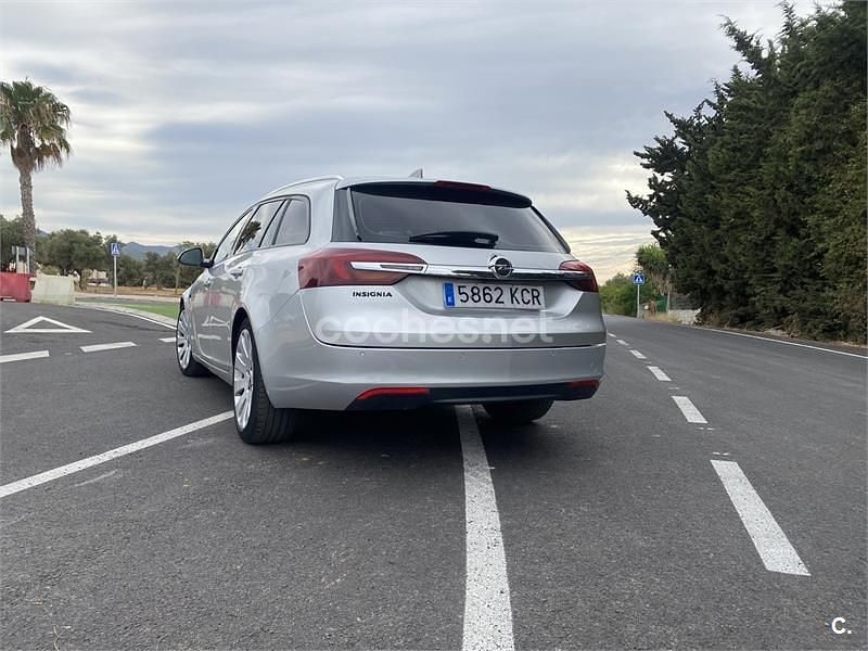 Usado Opel Insignia Selective 136 CV (100 kW) 2017 Gris / plata Familiar