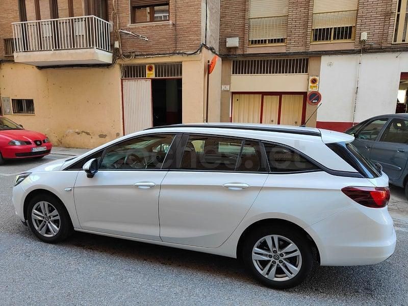 Usado Opel Astra Selective 110 CV (80 kW) 2019 Blanco Familiar