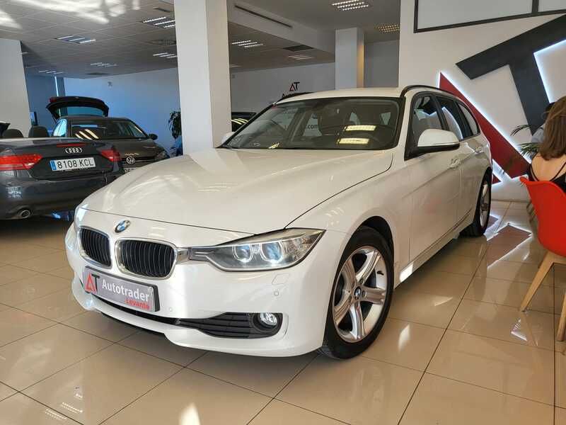 Usado BMW 318 Sport Line 143 CV (105 kW) 2013 Blanco Familiar