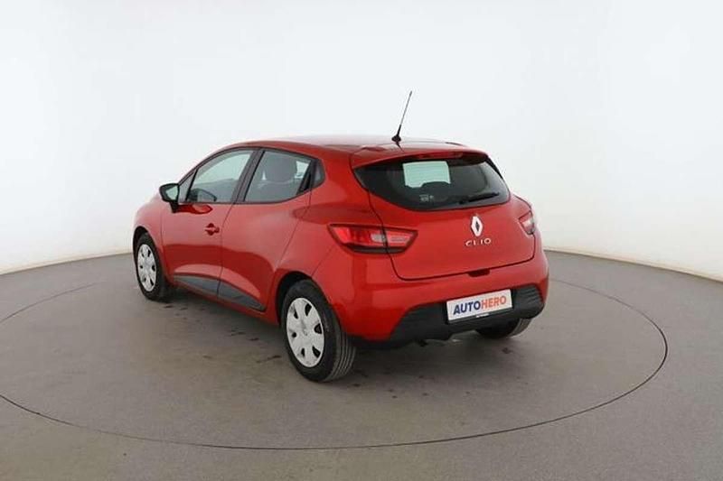 Usado Renault Clio IV Expression 75 CV (55 kW) 2013 Rojo Berlina