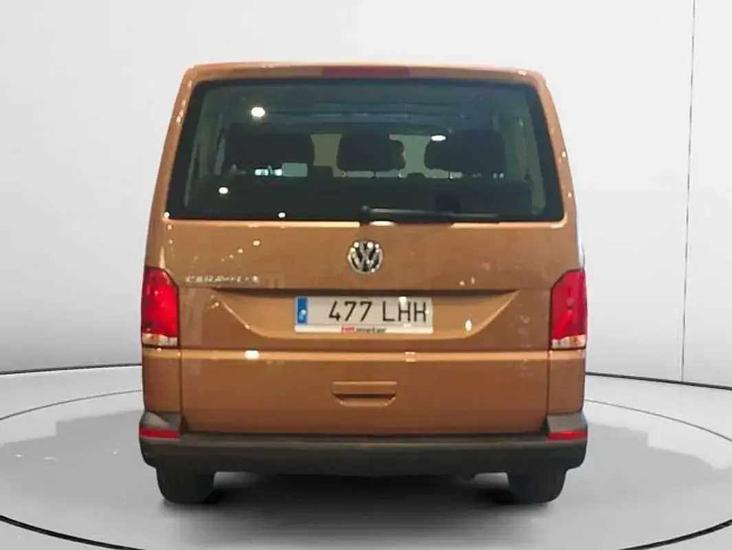 Usado VW Caravelle Trendline 110 CV (80 kW) 2020 Naranja Van