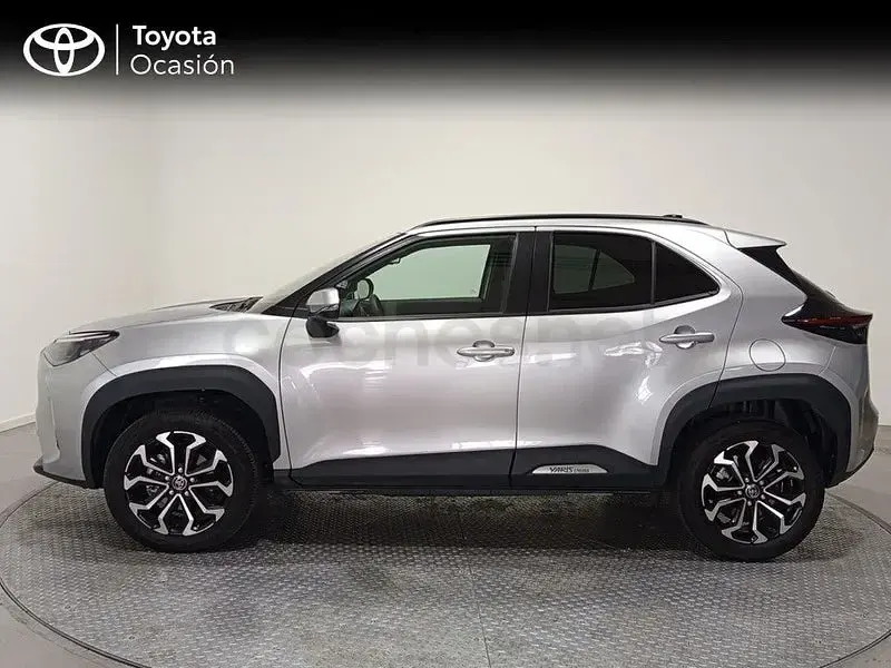 Usado Toyota Yaris Cross Active 116 CV (85 kW) 2025 Gris / plata SUV