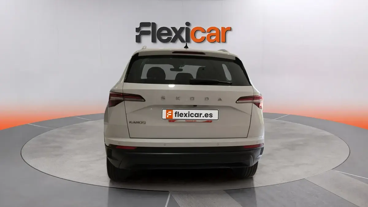 Usado Skoda Karoq Ambition 116 CV (85 kW) 2022 Blanco SUV