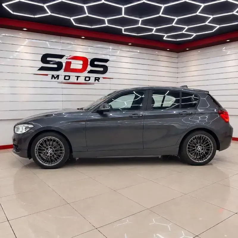 Usado BMW 116 116 CV (85 kW) 2018 Gris Utilitario