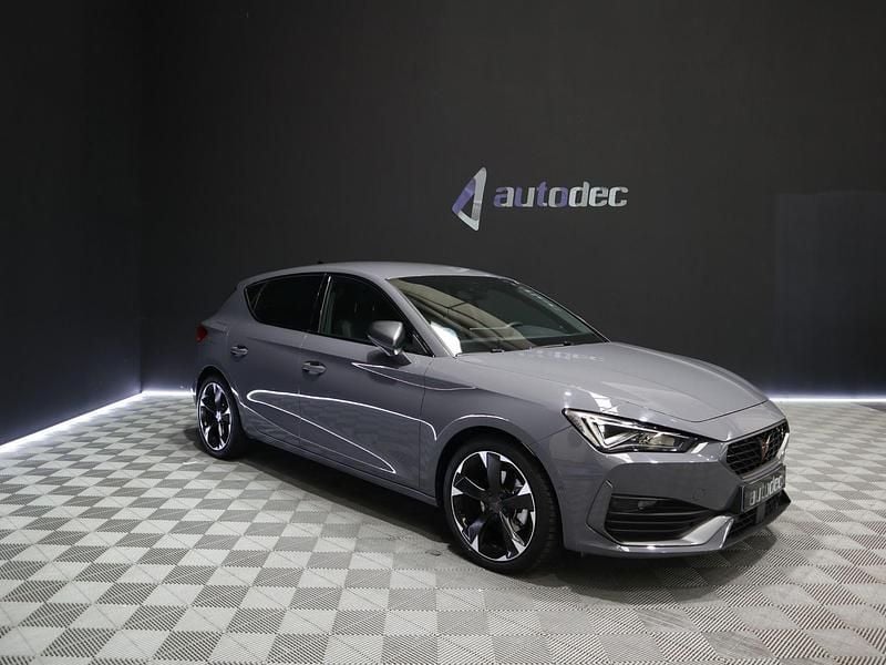 Gris Usado 2024 Cupra Leon Berlina | 27.490 € (Precio justo) - Imagen 1/4