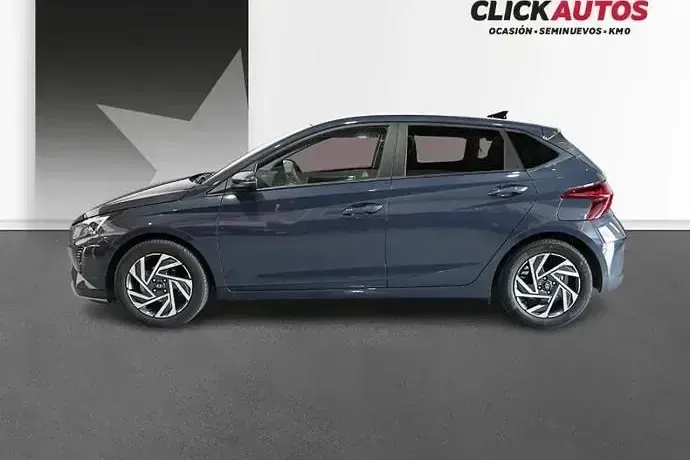 Usado Hyundai i20 80 CV (58 kW) 2025 Gris Utilitario